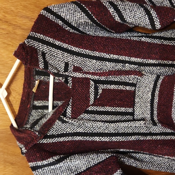 Authentic Mexican pullover sweater with hood - Picture 3 of 4